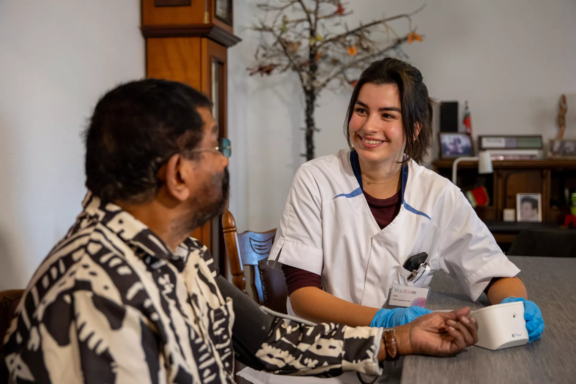 Egala wijkteam thuis aan tafel